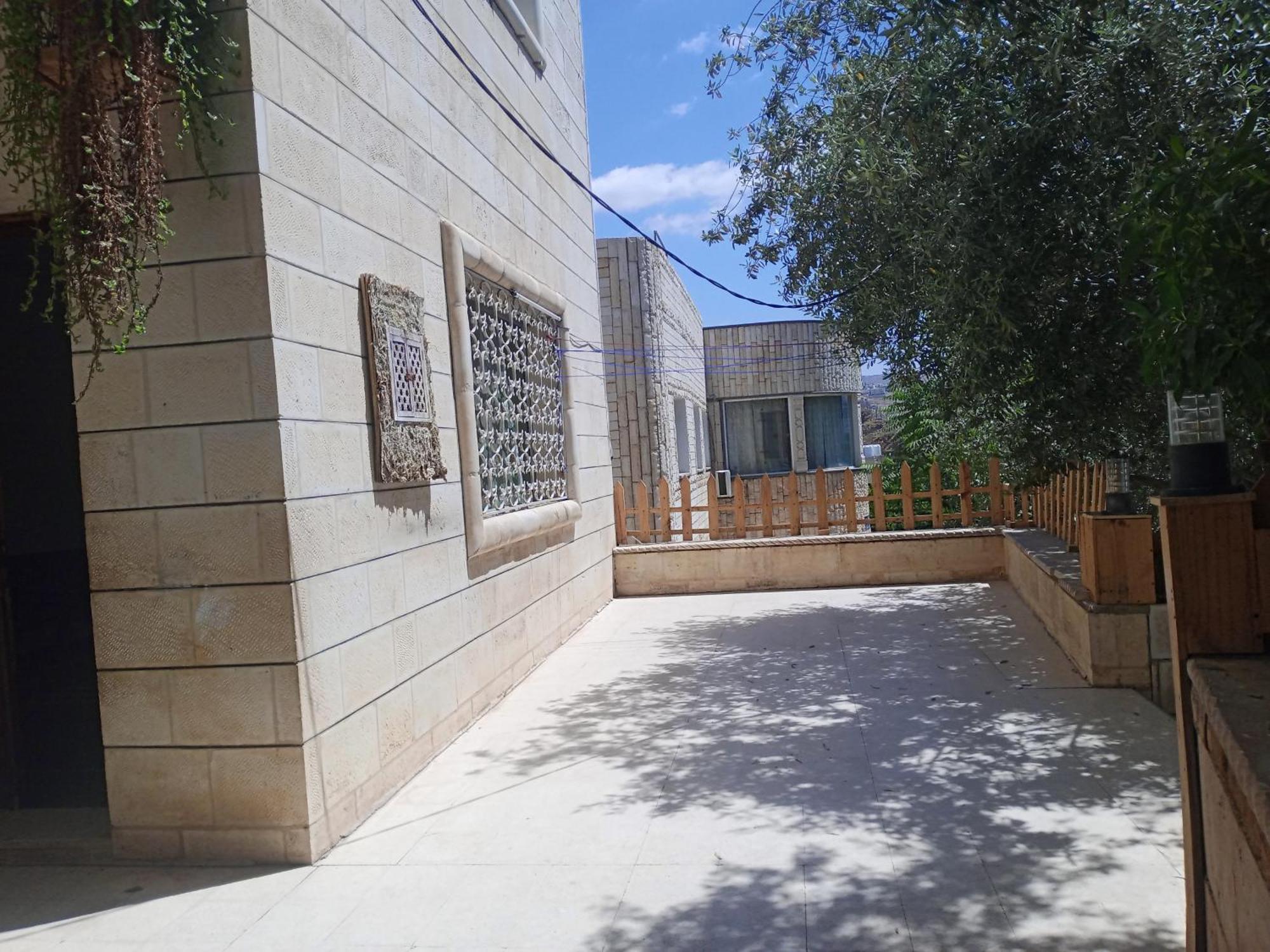 Flower 2 Jarash Exterior photo